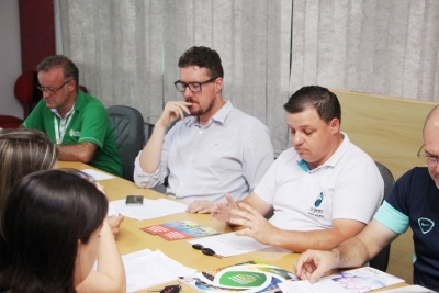 Cojem de Santa Helena apresenta projeto Volta às Aulas à diretoria da Acisa