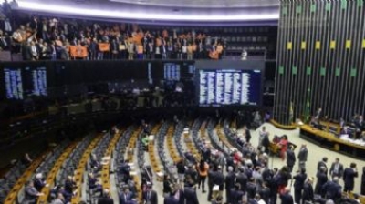 Planalto cede cargos para nova votação do ajuste