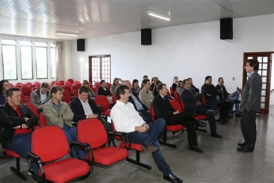 Compradores públicos de Santa Helena conhecem Programa Compra Paraná